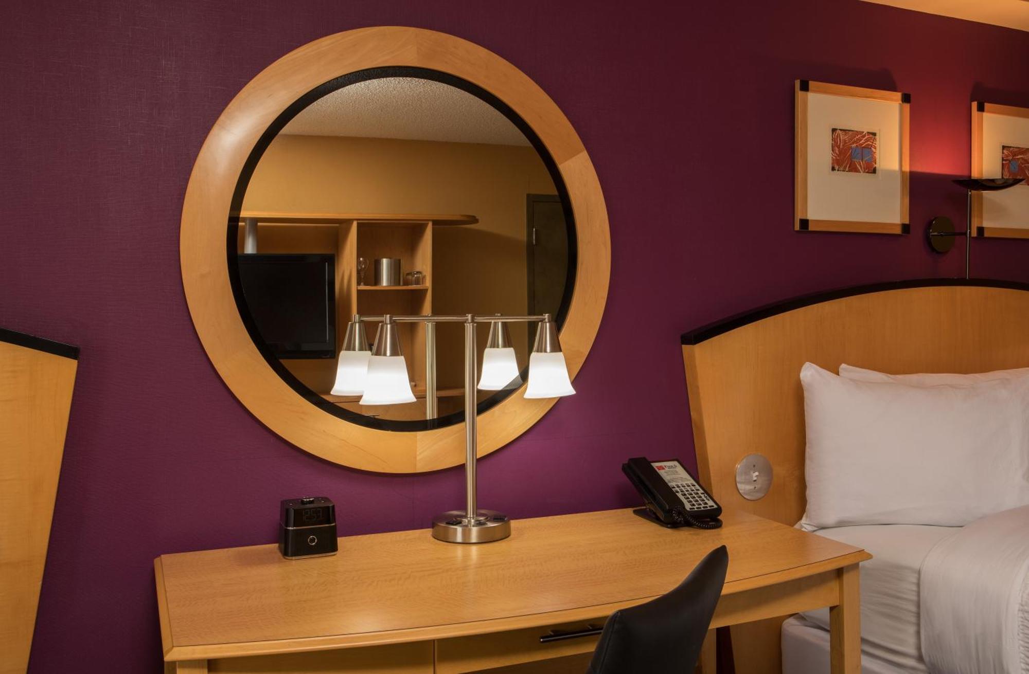 Pier 5 Hotel Baltimore Room photo